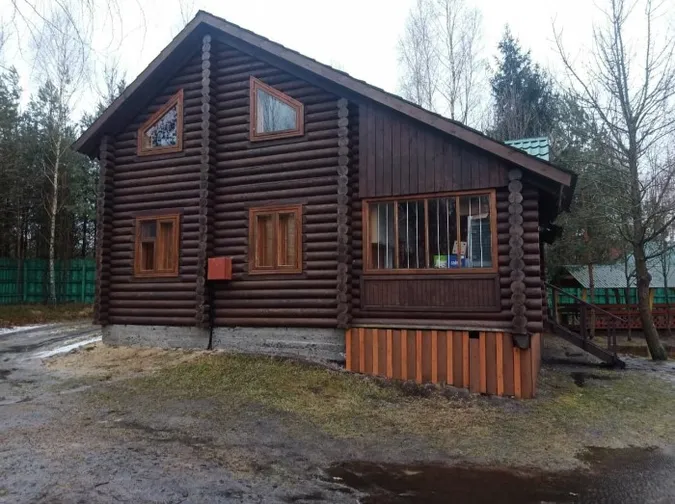 На Волині з молотка продадуть профілакторій біля озера за пів мільйона (фото)