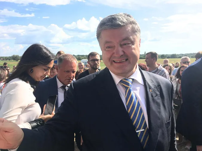 Порошенко обійшов Тимошенко у рейтингу, – дослідження
