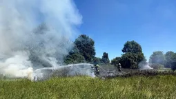 Під Луцьком через необережність із вогнем ледь не згоріла господарська будівля (фото)