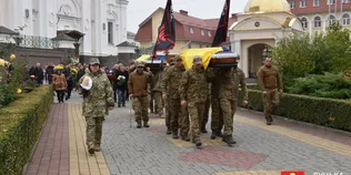 Луцька громада провела в останню дорогу захисників Вадима Глобу та Миколу Язиніна (фото)