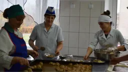 Як харчуватимуть луцьких школярів: депутати викликали керівництво комунального підприємства на комісію (відео)