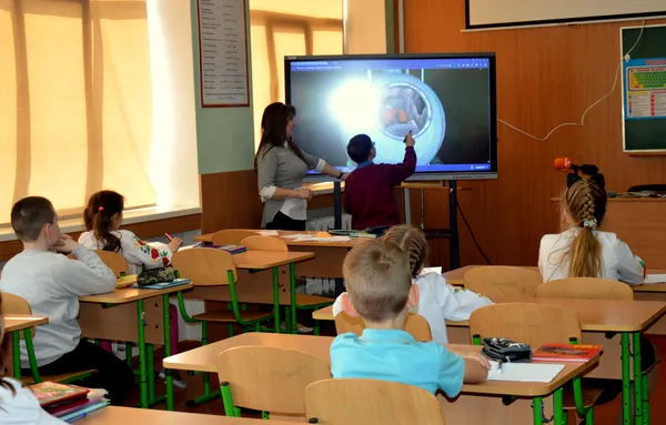 Увага дітей зосереджена на темі уроку усі 45 хвилин