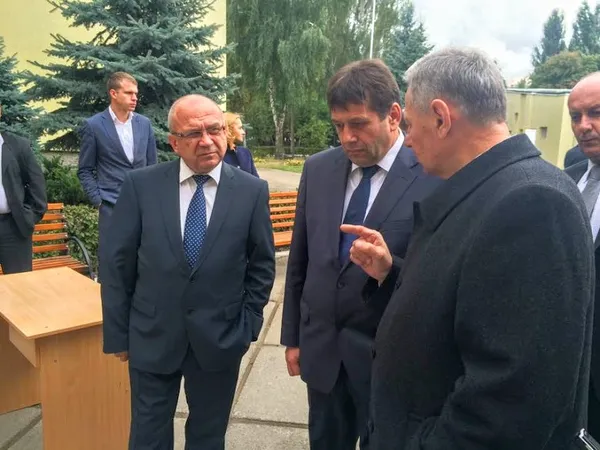 Віце-прем'єр-міністр оцінив, як економить тепло та електрику гімназія в Луцьку (фото)