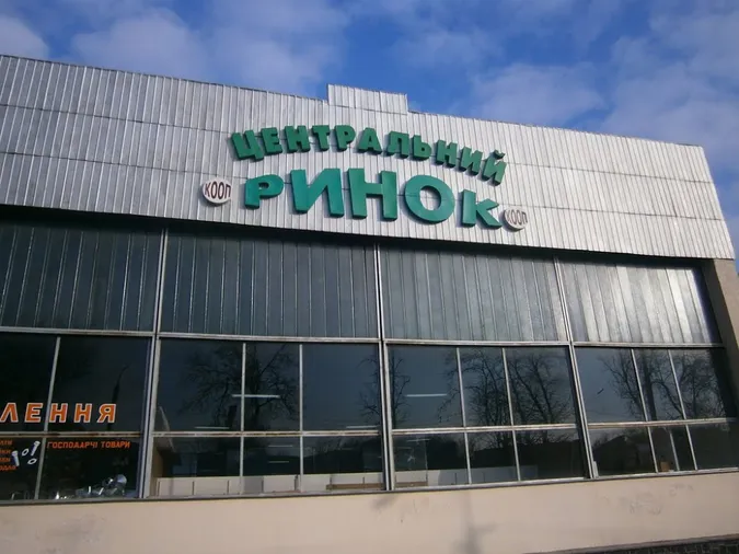 У Луцьку хочуть розширити стоянку біля Центрального ринку