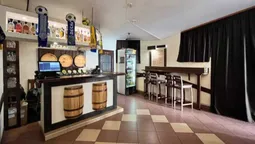 У Луцьку на Молоді продають популярний пивний бар (фото)