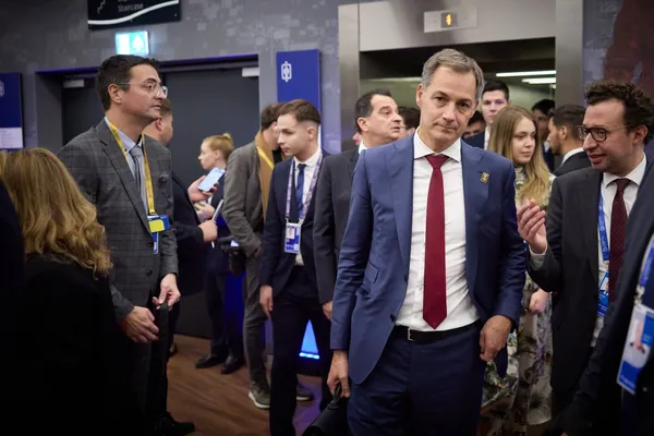 Нам потрібна достатня кількість зброї, а не підтримка в переговорах, – Зеленський (фото)