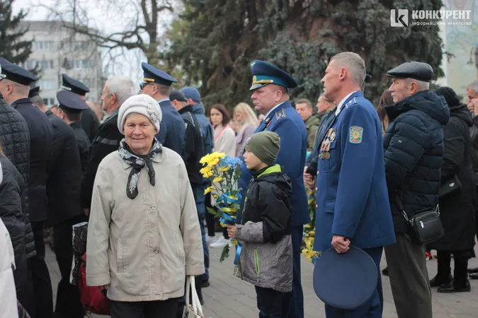 У Луцьку поклали квіти до стели загиблим захисникам України (фото, відео)
