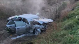 На Волині легковик злетів у кювет і загорівся (фото)