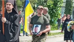 У Шацьку попрощалися із загиблим під Бахмутом молодим воїном (фото)