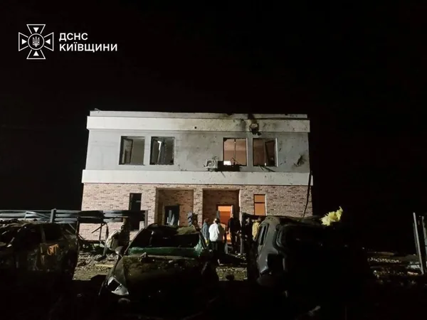 Уночі ворог атакував Київ та область балістикою та БпЛА: показали наслідки (фото)