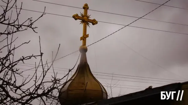 На Волині священники УПЦ «МП» встановили на контейнер купол і назвали це церквою (відео)