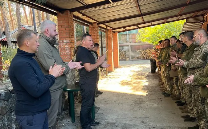 Коптери, ноутбуки та зарядні станції: волинським тероборонівцям завезли допомогу на схід (фото)