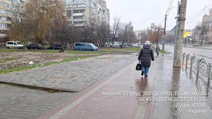 У Луцьку на Соборності демонтували торгівельний павільйон