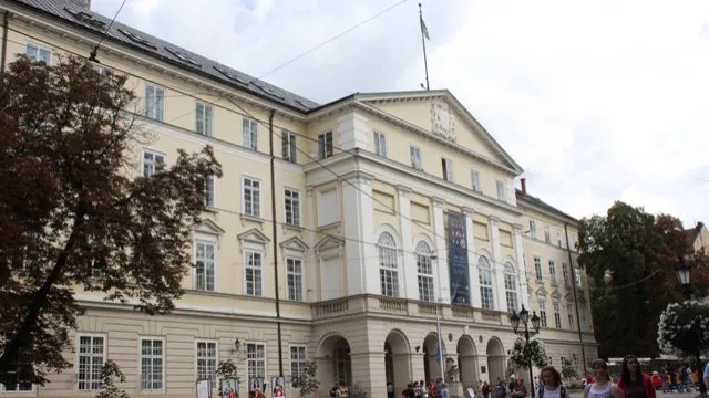 Львівська міськрада зібралася на перше засідання й усунула Садового з посади