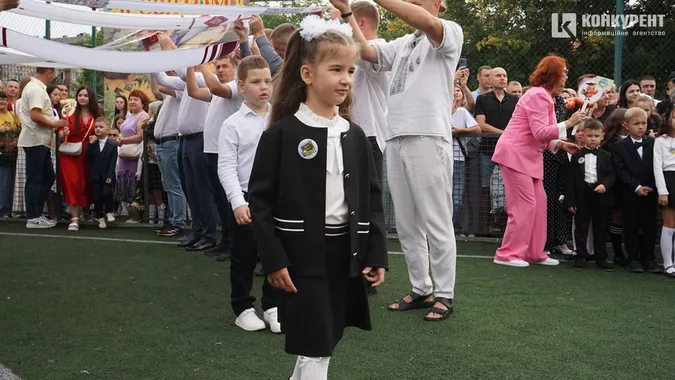 1 вересня у луцькій школі №9: як це було (фоторепортаж)
