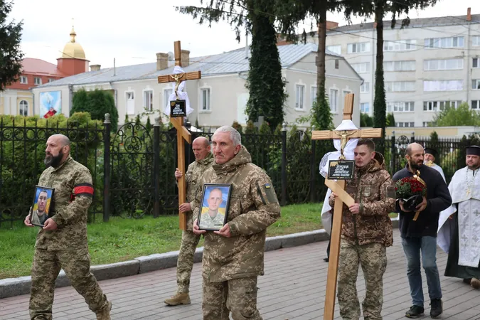 У Луцьку попрощалися із воїнами Леонідом Бондаруком та Миколою Яцюком (фото)