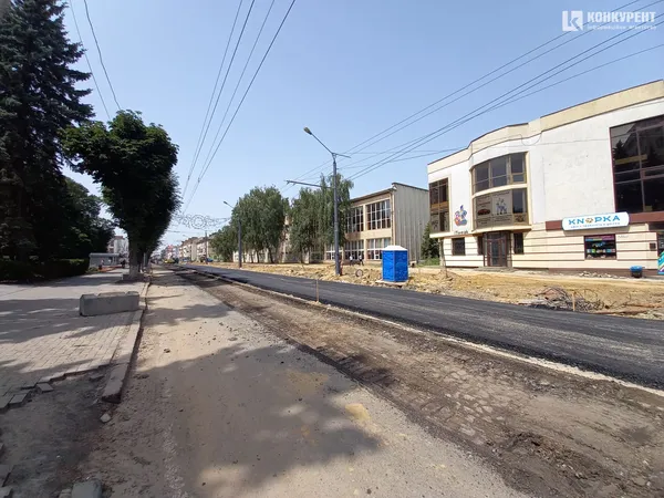 Розрили другу смугу для руху: що коїться на проспекті Волі у Луцьку (фото)