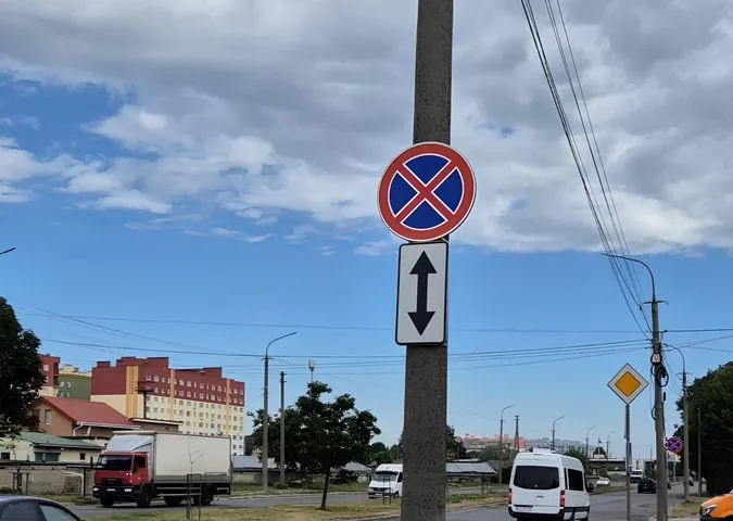 На Карпенка-Карого у Луцьку – нові дорожні знаки