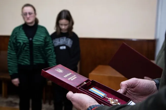 «Стояв горою за родину і товаришів»: на Волині родині загиблого нацгвардійця вручили його нагороду (фото)