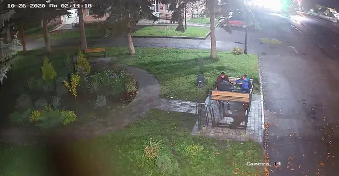 У Княгининку невідомі вночі пошкодили лавки
