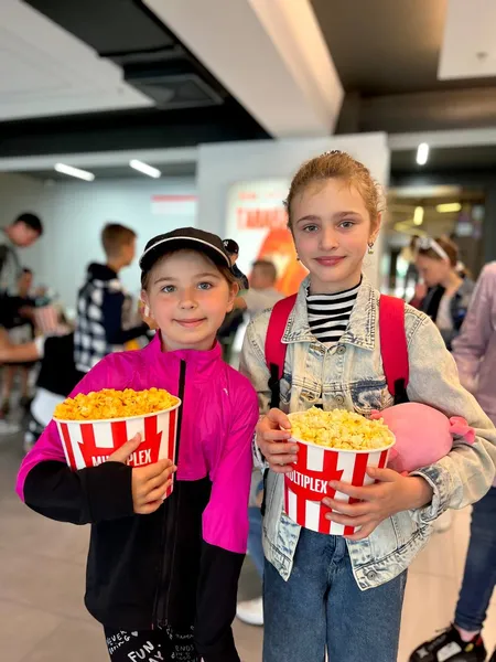 У РЦ «Промінь» відбувся благодійний показ для дітей табору «WePlus Camp»*