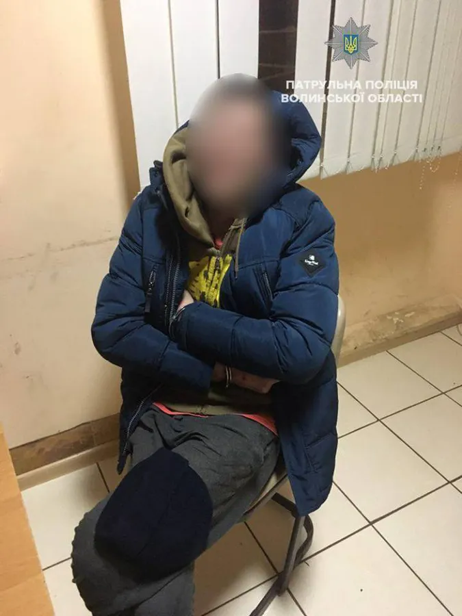 У Ковелі затримали дебошира, який «заривався» до патрульних (фото, відео)
