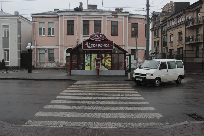 Ожеледиця у Луцьку: місто ледь тримається на ногах (фото)