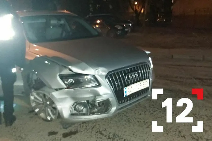 Зім'яв смітник та тікав зі спущеними колесами: в Луцьку зловили п'яного водія (фото, відео)