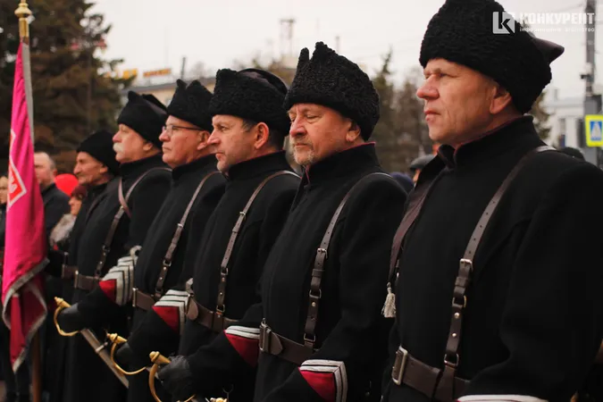Квіти та сотні людей: у Луцьку вшанували пам'ять героїв Небесної Сотні (фото, відео)