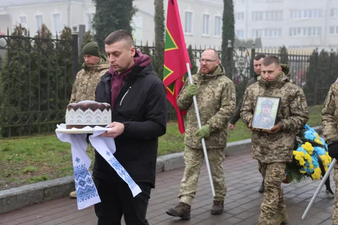 У Луцьку попрощалися з Героєм Михайлом Чернюком (фото)