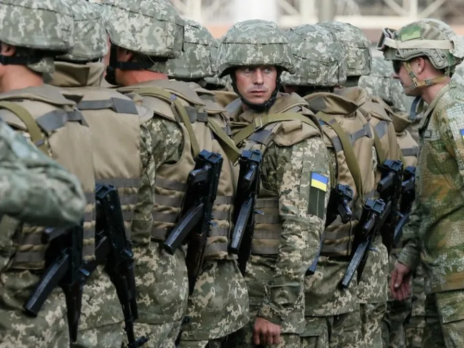 Армії бракує грошей, – Гройсман
