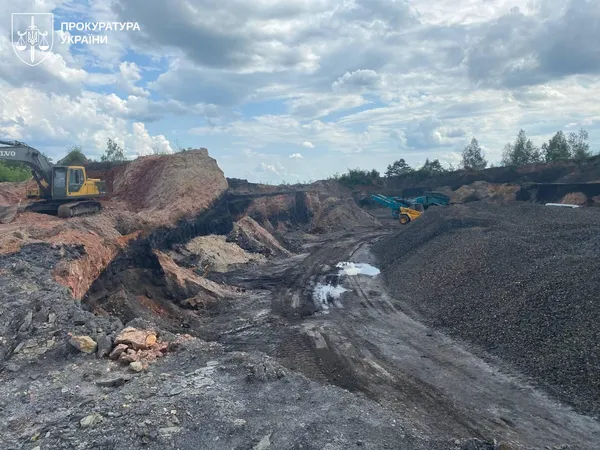 Накопали на 102 мільйони: на Волині викрили масштабну схему видобутку (фото, відео)