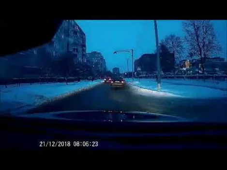 Пішохід завжди правий, але не завжди живий: у Луцьку на «зебрі» майже збили дітей (відео)