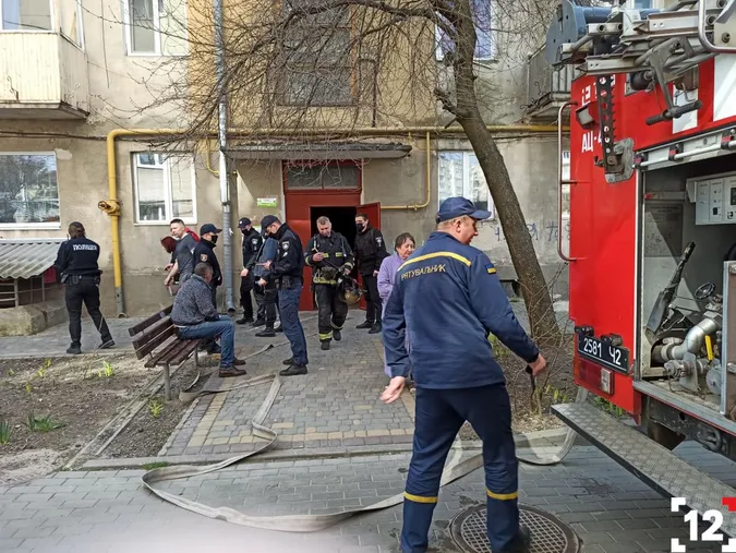 У Луцьку – пожежа в п’ятиповерхівці: мешканців евакуювали (фото, відео, оновлено)
