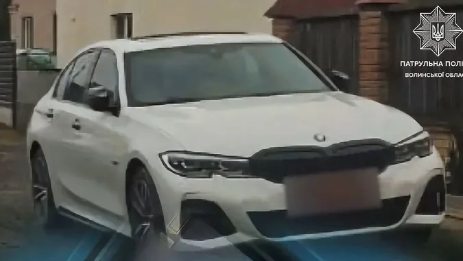 Натиснув на газ замість гальм: у Ковелі водій BMW намагався втекти від поліції