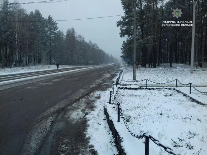 Патрульні перевіряють, чи чистять дороги на Волині (фото)