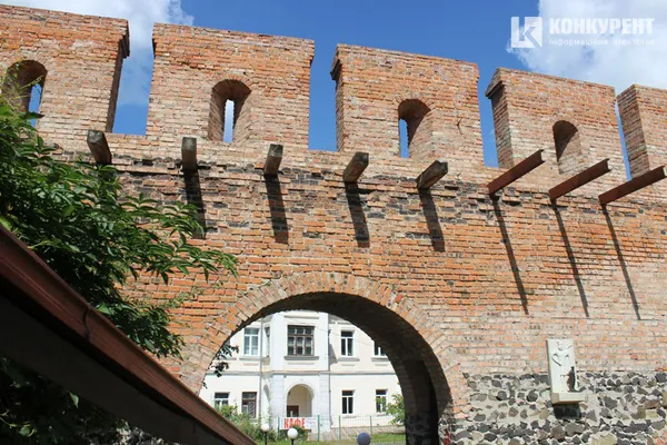 У Луцьку меценати відбудують зовнішню стіну замку