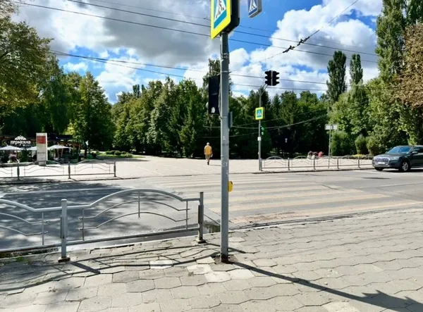 Майже 80% світлофорів у Луцьку вже мають сенсорні кнопки: як це працює (фото)