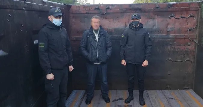 На Волині у товарному вагоні знайшли нелегального мандрівника (фото)