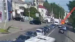 У Луцьку Opel протаранив «жигулі» (відео)
