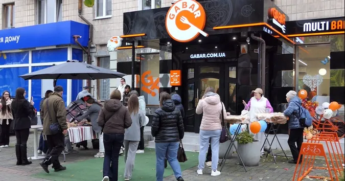 Майже 200 кг десертів і 250 чашок кави й чаю: як у Луцьку GABAR влаштував грандіозну дегустацію