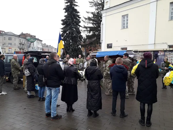 У Луцьку попрощалися із загиблим Героєм Денисом Кудрявцевим (фото)