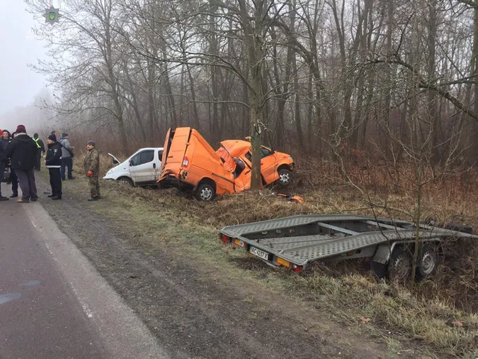 Ожеледиця і туман на Волині: три автівки злетіли в кювет