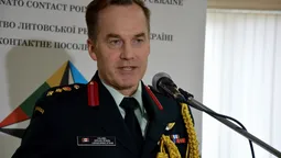 На форум у луцький виш приїхали посли, міністри та військовий аташе (фото)