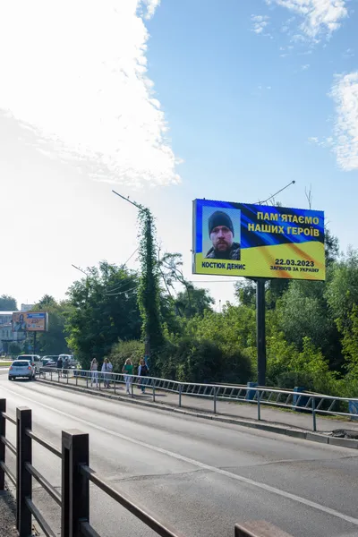 Пам'ятаємо: у Луцьку на бігбордах розмістили фотографії та імена загиблих Героїв (фото)