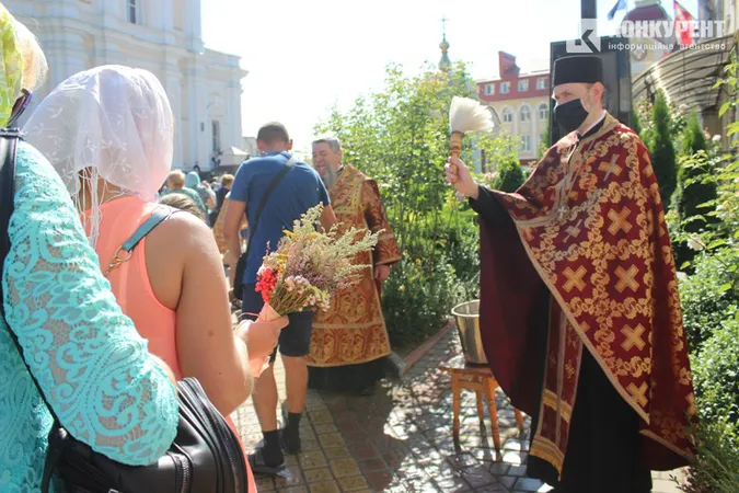 Як у центрі Луцька святкували Медового Спаса (фото)