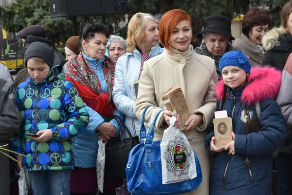У центрі міста лучани читали вірші Шевченка (фото)