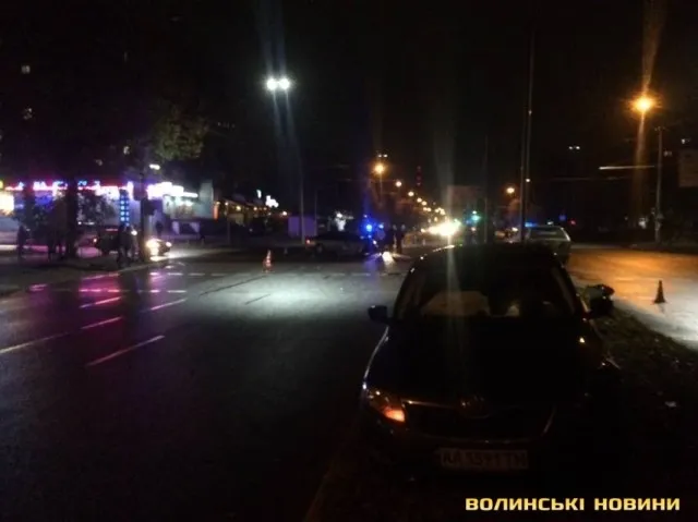 ДТП на Соборності: автівка збила світлофор (фото)