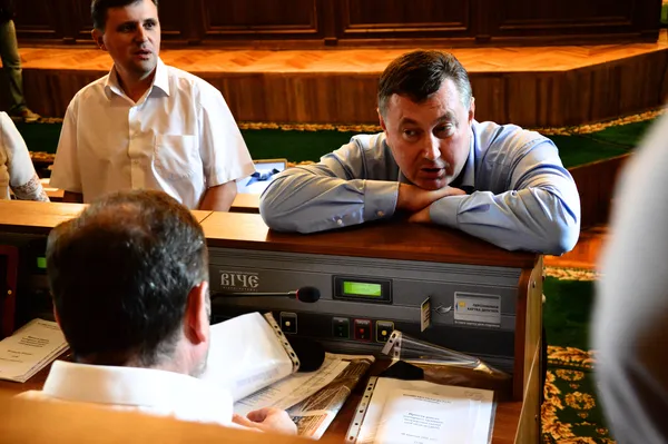 ...Бондар  підбив підсумки проекту рішення, який відстоював Столяр.