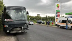 Аварія в Нововолинську:  легковик не пропустив автобус (фото)